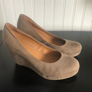 Nine West Taupe Platform Slide Ons